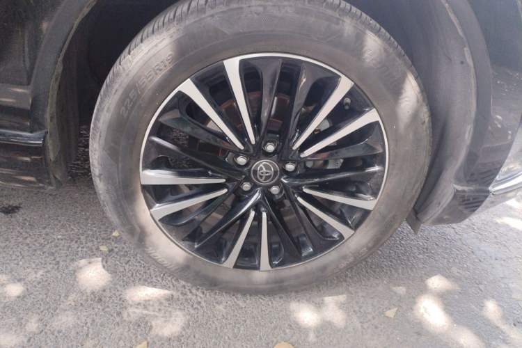 Used Toyota Venza 2022 2.0L CVT Two-Wheel Drive Prestige Edition Right Front Wheel Hub