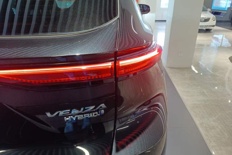 Used Toyota Venza 2022 Dual-Engine 2.5L CVT Four-Wheel Drive Supreme Edition Right Rear Taillight