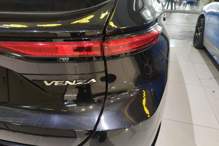 Used Toyota Venza 2022 2.0L CVT Two-Wheel Drive Prestige Edition Right Rear Taillight