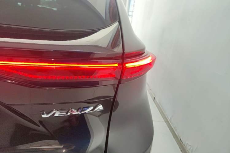 Used Toyota Venza 2022 2.0L CVT Two-Wheel Drive Prestige Edition Right Rear Taillight