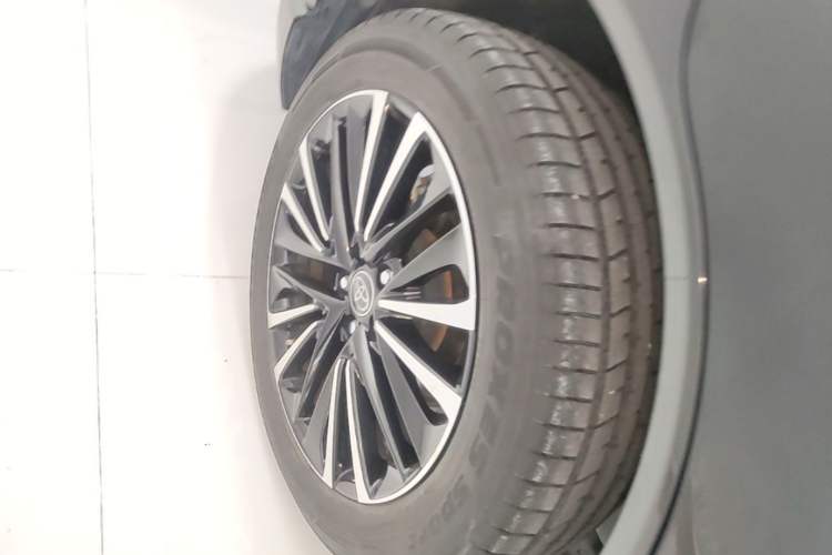 Used Toyota Venza 2022 2.0L CVT Two-Wheel Drive Prestige Edition Right Rear Wheel Hub