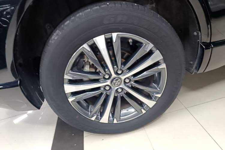 Used Toyota Venza 2022 2.0L CVT Two-Wheel Drive Luxury Edition Right Rear Wheel Hub