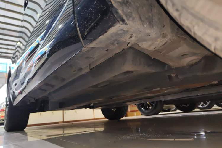 Used Toyota Venza 2022 2.0L CVT Two-Wheel Drive Prestige Edition Right Side Sill