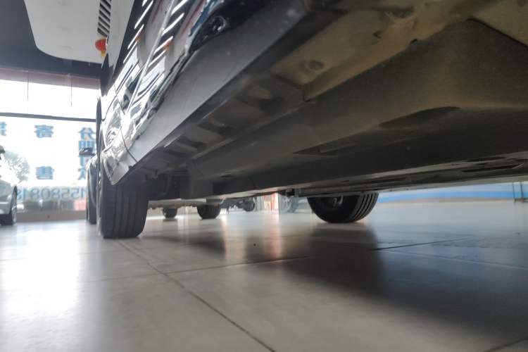 Used Toyota Venza 2022 2.0L CVT Two-Wheel Drive Prestige Edition Right Side Sill