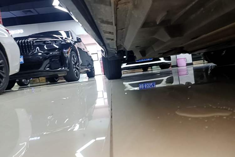Used Toyota Venza 2022 2.0L CVT Two-Wheel Drive Luxury Edition Right Side Sill