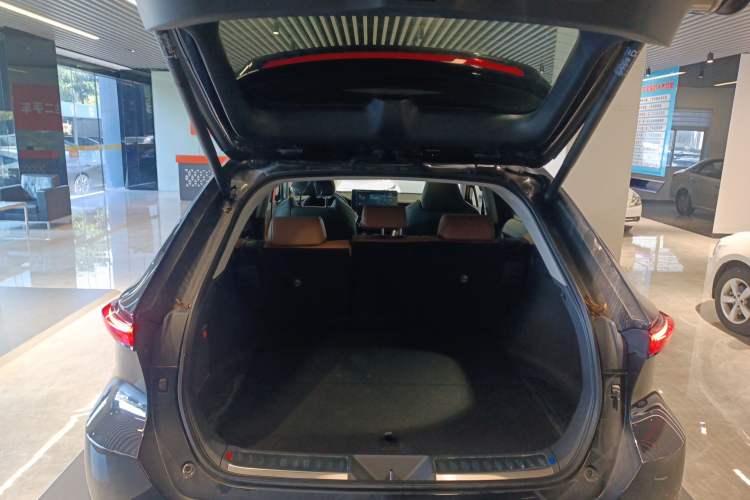 Used Toyota Venza 2022 Dual-Engine 2.5L CVT Four-Wheel Drive Supreme Edition Trunk