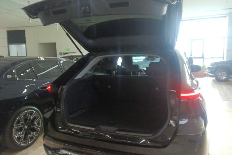 Used Toyota Venza 2022 2.0L CVT Two-Wheel Drive Luxury Edition Trunk