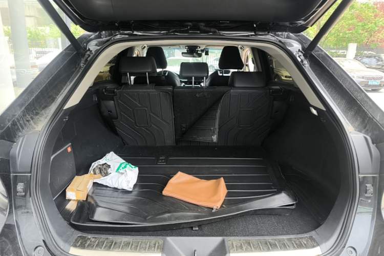 Used Toyota Venza 2022 2.0L CVT Two-Wheel Drive Prestige Edition Trunk