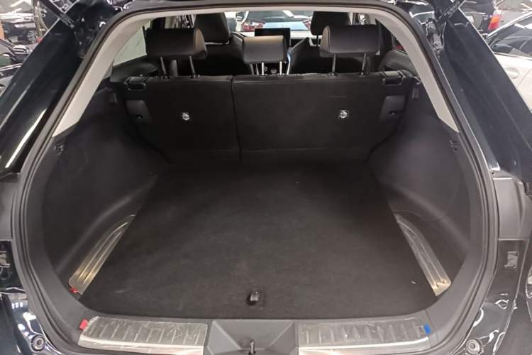 Used Toyota Venza 2022 2.0L CVT Two-Wheel Drive Luxury Edition Trunk
