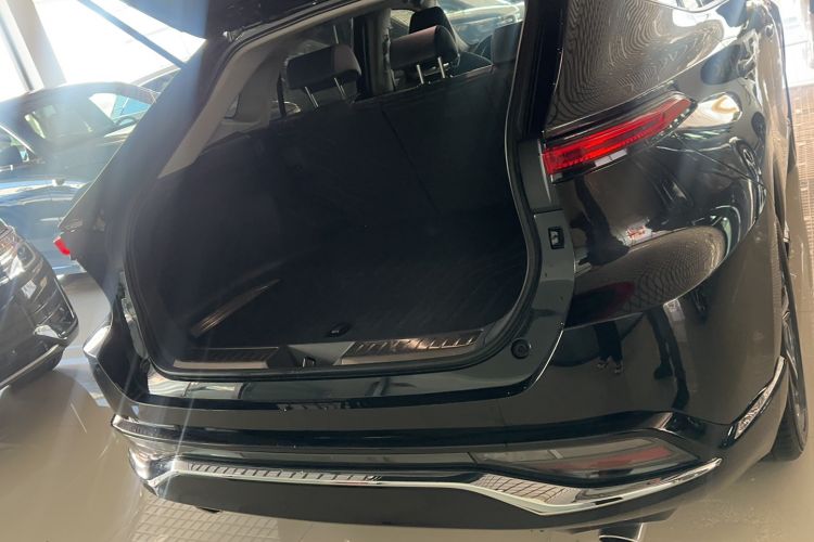 Used Toyota Venza 2022 Dual-Engine 2.5L CVT Two-Wheel Drive Luxury Edition Trunk