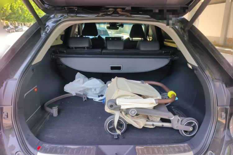 Used Toyota Venza 2022 2.0L CVT Two-Wheel Drive Prestige Edition Trunk