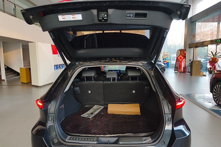 Used Toyota Venza 2022 2.0L CVT Two-Wheel Drive Prestige Edition Trunk