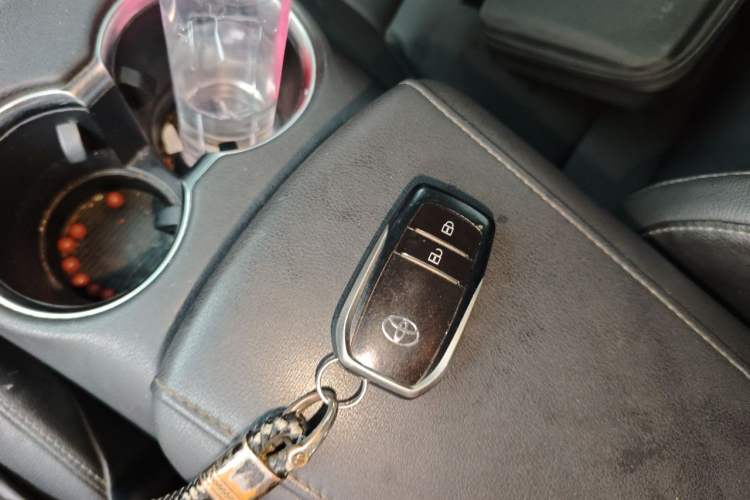 Used Toyota Venza 2022 2.0L CVT Two-Wheel Drive Luxury Edition Vehicle Key