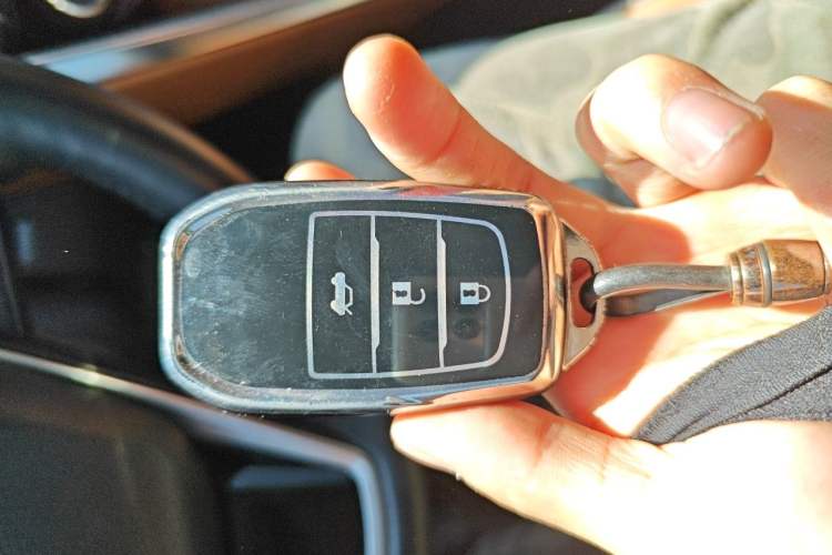 Used Toyota Venza 2022 Dual-Engine 2.5L CVT Four-Wheel Drive Supreme Edition Vehicle Key