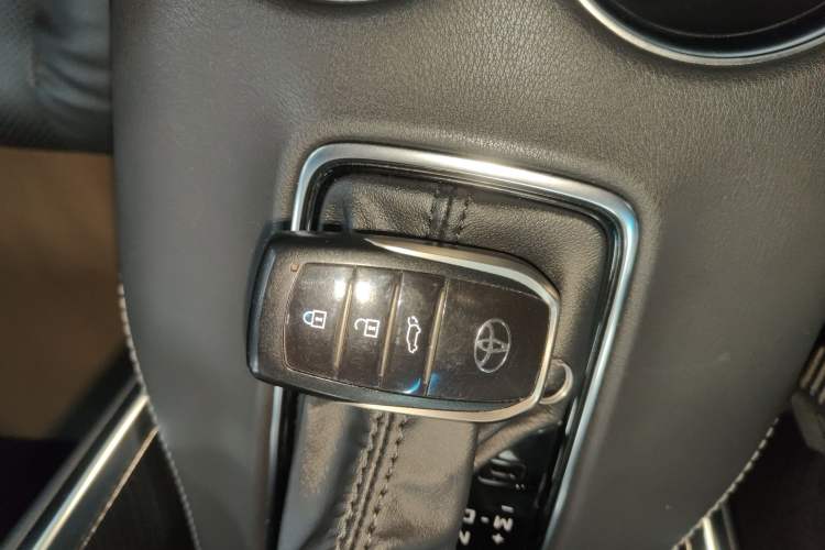 Used Toyota Venza 2022 2.0L CVT Two-Wheel Drive Prestige Edition Vehicle Key