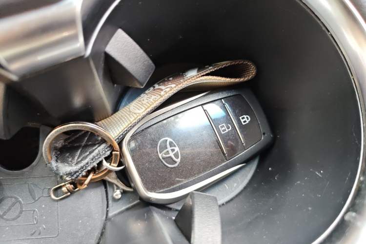 Used Toyota Venza 2022 2.0L CVT Two-Wheel Drive Luxury Edition Vehicle Key