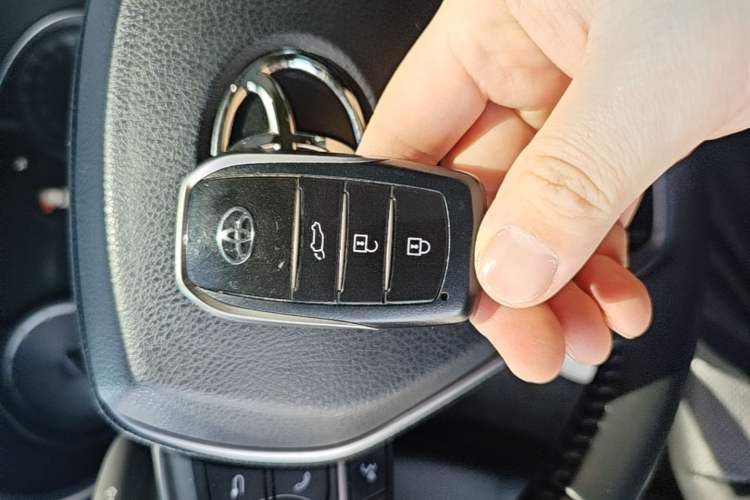 Used Toyota Venza 2022 2.0L CVT Two-Wheel Drive Prestige Edition Vehicle Key