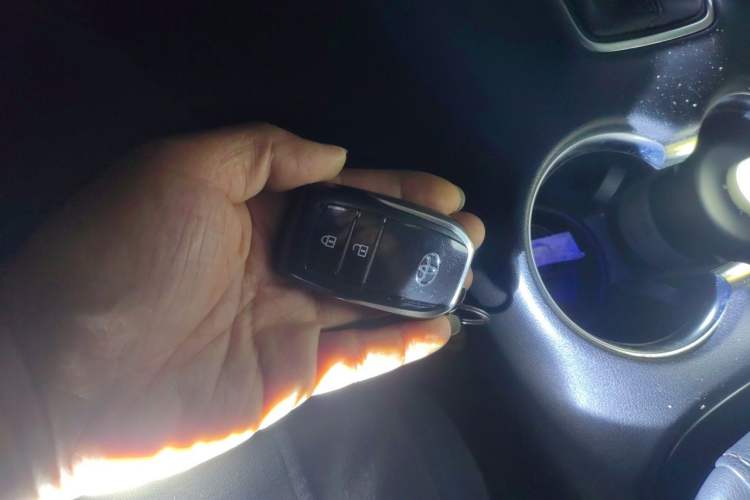 Used Toyota Venza 2022 2.0L CVT Two-Wheel Drive Luxury Edition Vehicle Key