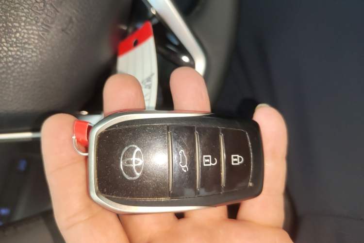 Used Toyota Venza 2022 2.0L CVT Two-Wheel Drive Prestige Edition Vehicle Key