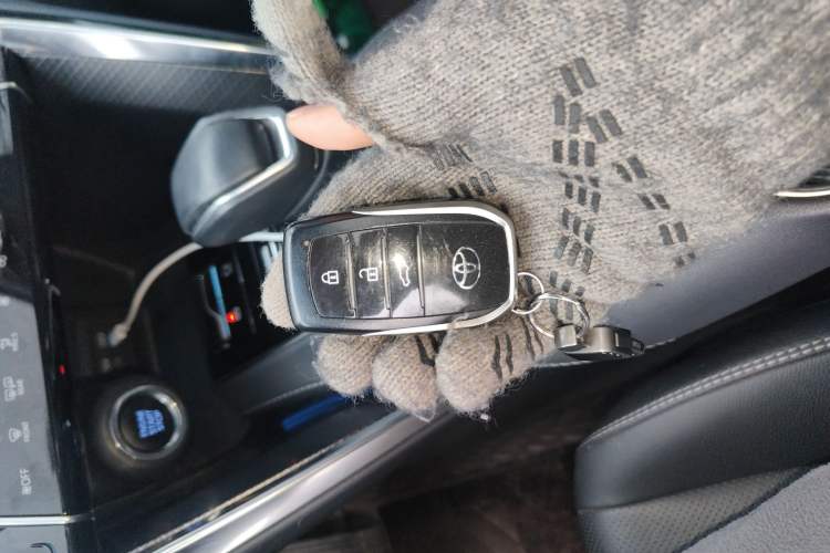 Used Toyota Venza 2022 2.0L CVT Two-Wheel Drive Prestige Edition Vehicle Key
