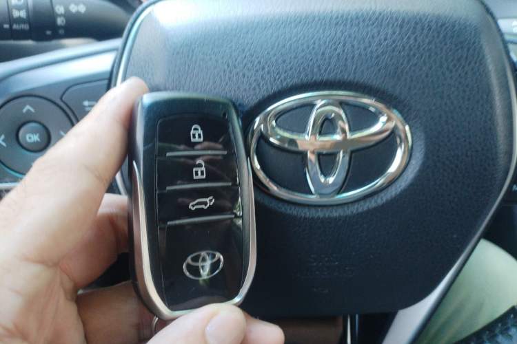 Used Toyota Venza 2022 2.0L CVT Two-Wheel Drive Prestige Edition Vehicle Key