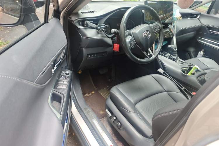 Used Toyota Venza 2022 2.0L CVT Two-Wheel Drive Prestige Edition Driver Seat