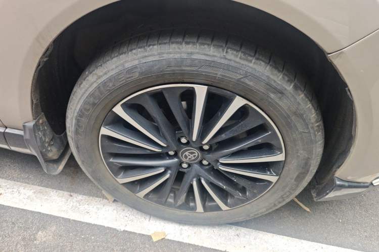 Used Toyota Venza 2022 2.0L CVT Two-Wheel Drive Prestige Edition Right Front Wheel Hub
