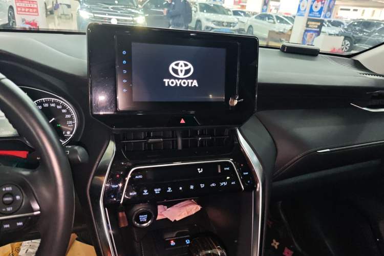 Used Toyota Venza 2022 2.0L CVT Two-Wheel Drive Luxury Edition Audio And AC Panel