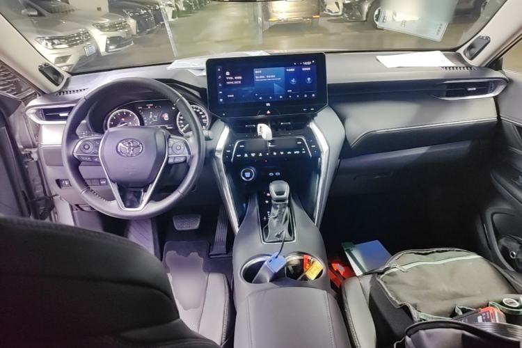 Used Toyota Venza 2022 2.0L CVT Two-Wheel Drive Prestige Edition Center Console