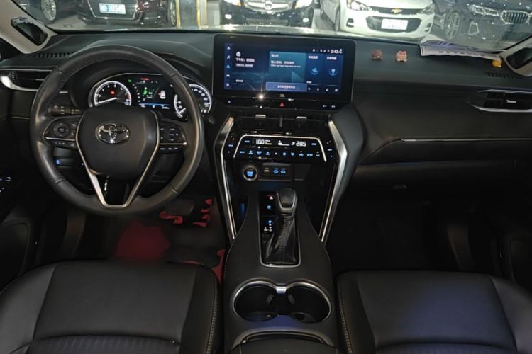 Used Toyota Venza 2022 2.0L CVT Two-Wheel Drive Prestige Edition Center Console