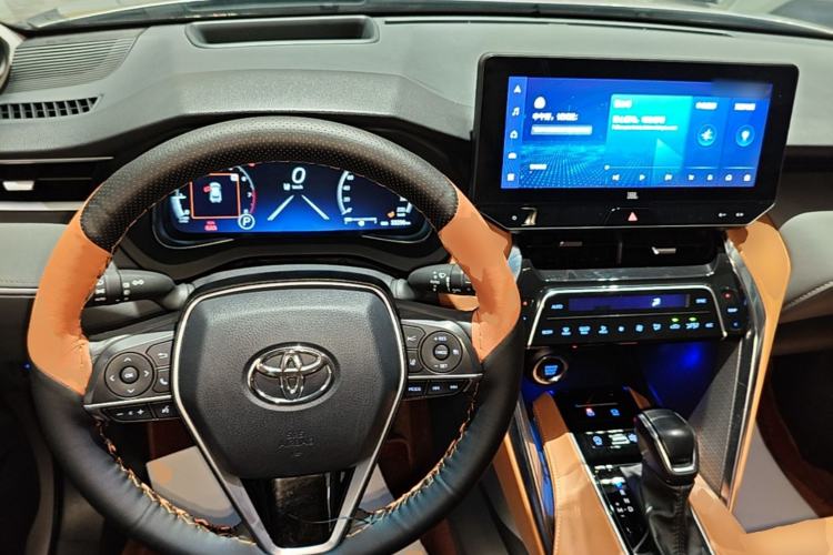 Used Toyota Venza 2022 2.0L CVT Four-Wheel Drive Supreme Edition Center Console