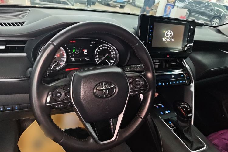 Used Toyota Venza 2022 2.0L CVT Two-Wheel Drive Luxury Edition Center Console