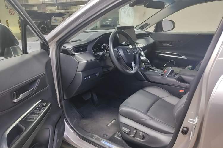 Used Toyota Venza 2022 2.0L CVT Two-Wheel Drive Prestige Edition Driver Seat
