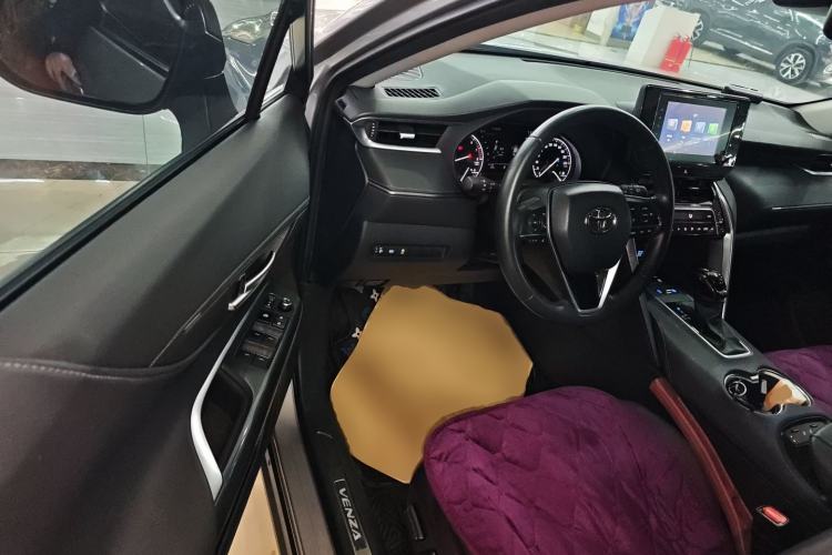 Used Toyota Venza 2022 2.0L CVT Two-Wheel Drive Luxury Edition Driver Seat