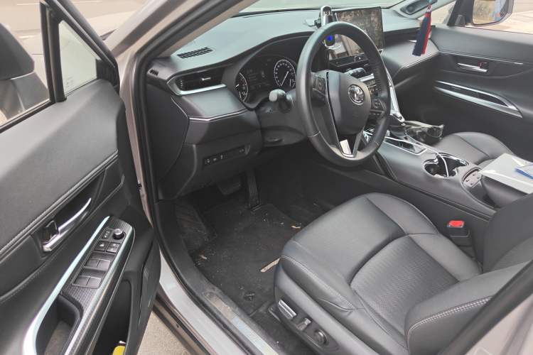 Used Toyota Venza 2022 2.0L CVT Two-Wheel Drive Prestige Edition Driver Seat