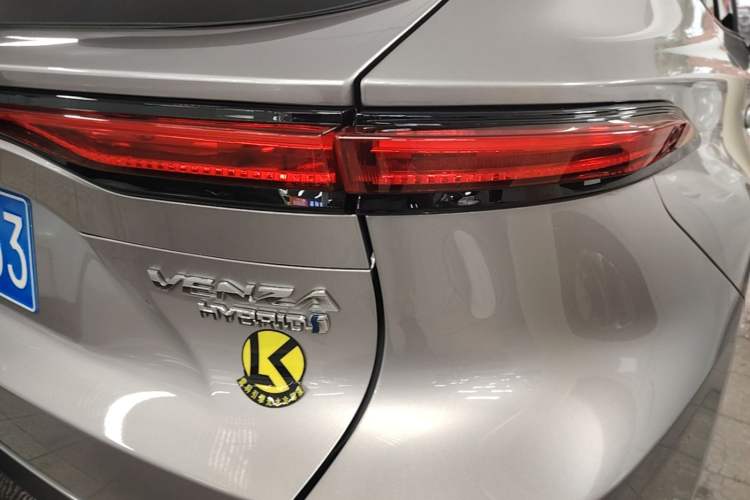 Used Toyota Venza 2022 Dual-Engine 2.5L CVT Two-Wheel Drive Prestige Edition Exterior 3