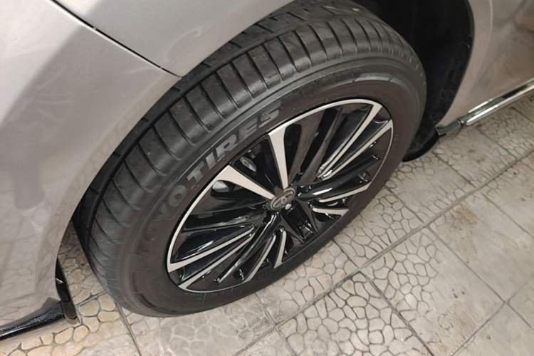 Used Toyota Venza 2022 Dual-Engine 2.5L CVT Two-Wheel Drive Prestige Edition Exterior 4