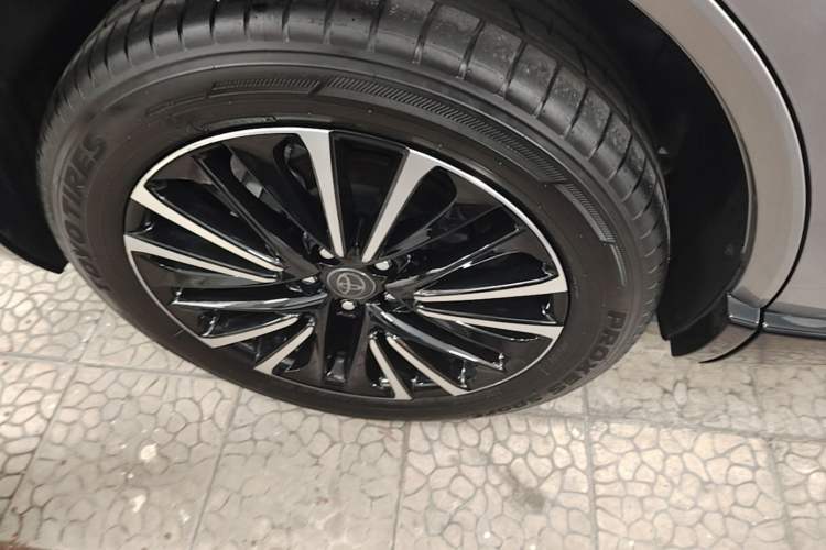 Used Toyota Venza 2022 Dual-Engine 2.5L CVT Two-Wheel Drive Prestige Edition Exterior 5