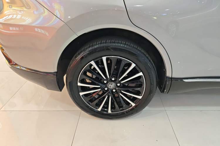 Used Toyota Venza 2022 2.0L CVT Two-Wheel Drive Prestige Edition Exterior 8