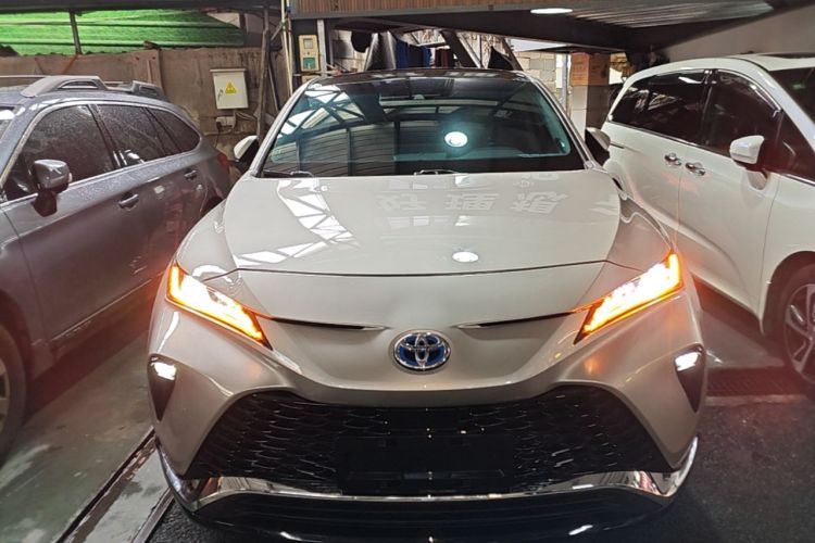 Used Toyota Venza 2022 Dual-Engine 2.5L CVT Two-Wheel Drive Prestige Edition Front