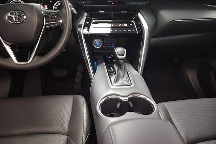Used Toyota Venza 2022 Dual-Engine 2.5L CVT Two-Wheel Drive Prestige Edition Gear Lever