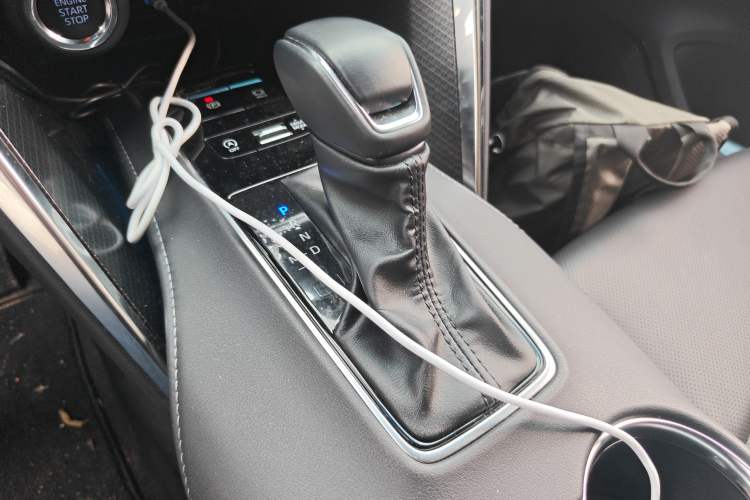 Used Toyota Venza 2022 2.0L CVT Two-Wheel Drive Prestige Edition Gear Lever