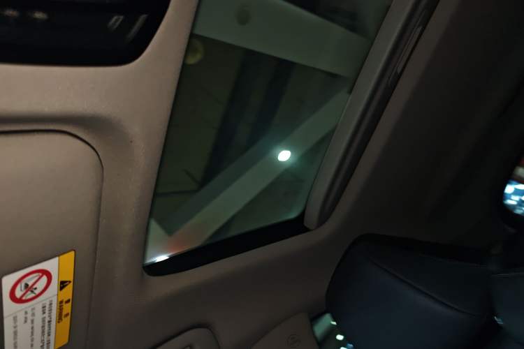 Used Toyota Venza 2022 2.0L CVT Two-Wheel Drive Luxury Edition Headliner