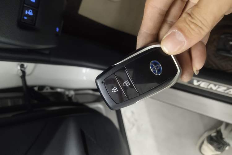 Used Toyota Venza 2022 Dual-Engine 2.5L CVT Two-Wheel Drive Luxury Edition Interior 1