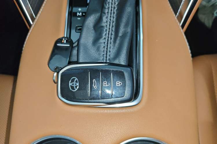 Used Toyota Venza 2022 2.0L CVT Two-Wheel Drive Prestige Edition Interior 1