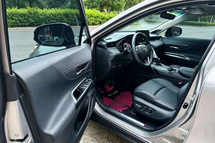 Used Toyota Venza 2022 2.0L CVT Two-Wheel Drive Prestige Edition Interior 2
