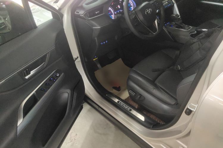 Used Toyota Venza 2022 Dual-Engine 2.5L CVT Two-Wheel Drive Luxury Edition Interior 3