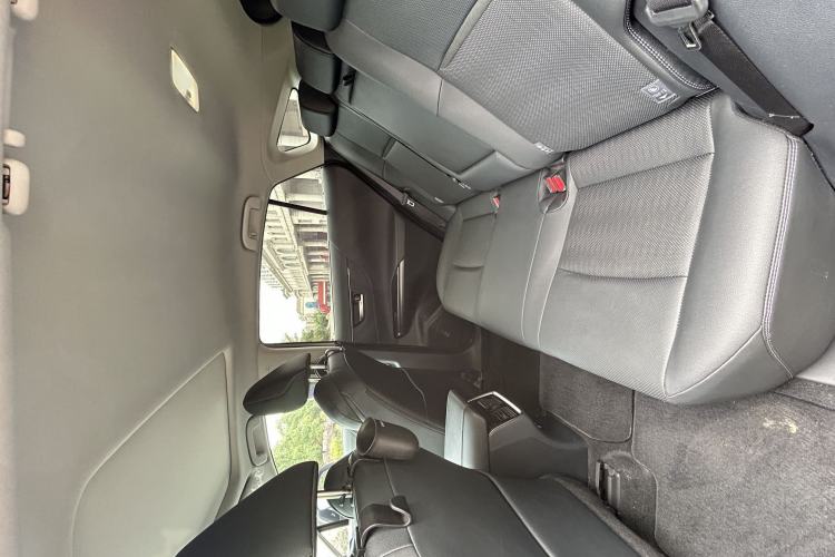 Used Toyota Venza 2022 2.0L CVT Two-Wheel Drive Prestige Edition Interior 4