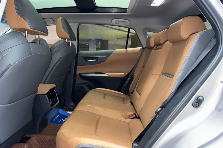 Used Toyota Venza 2022 2.0L CVT Four-Wheel Drive Supreme Edition Interior 4