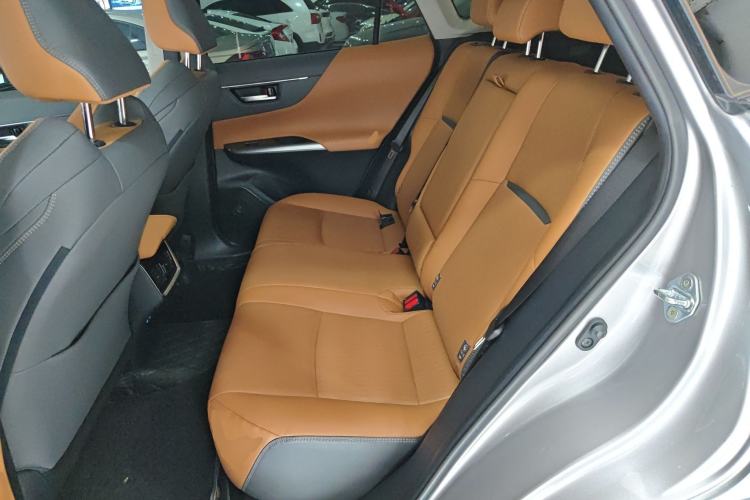 Used Toyota Venza 2022 2.0L CVT Two-Wheel Drive Prestige Edition Interior 4